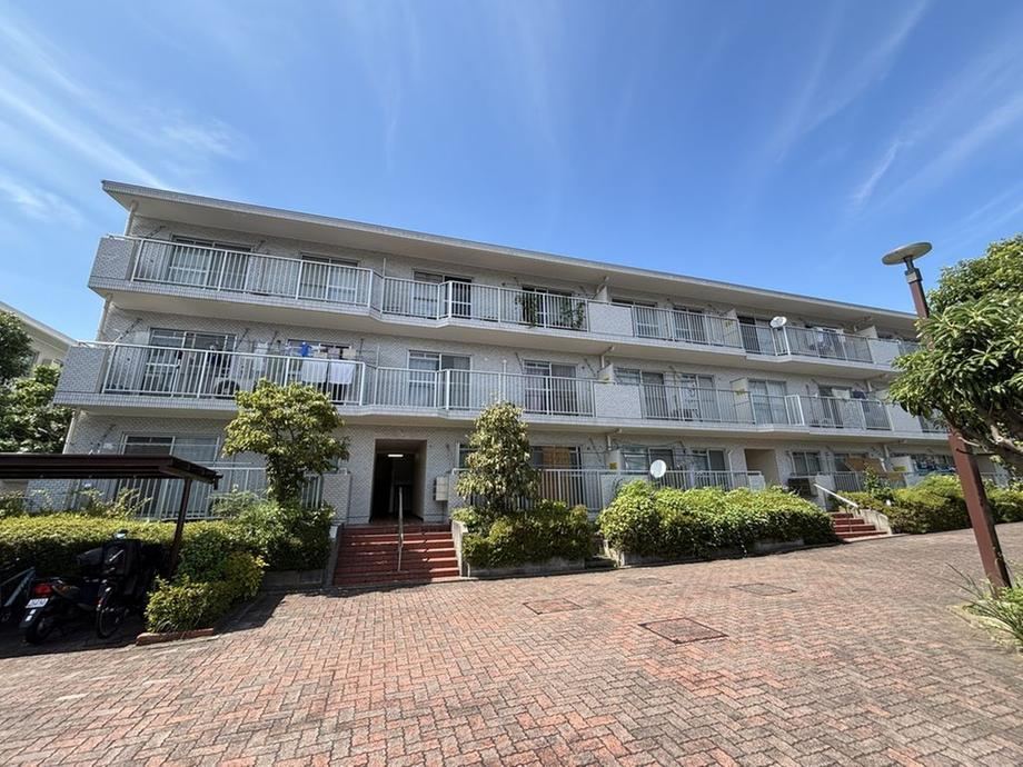 Bright 3LDK Apartment in Hiradocho, Totsuka - Photo 1
