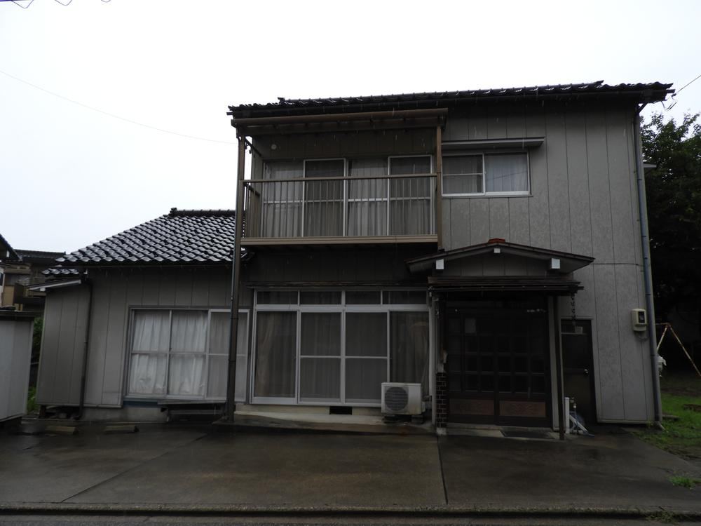 Spacious 6DK House in Kurowa Town - Photo 1