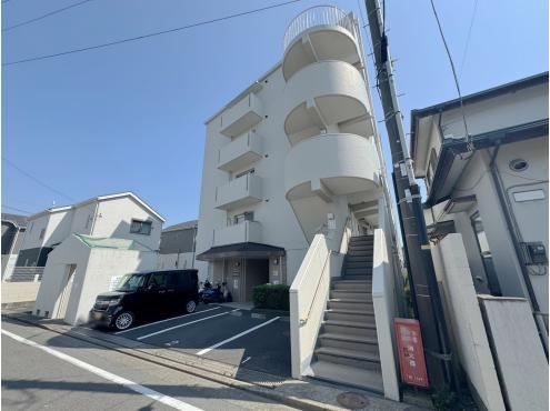 Bright 2LDK Apartment in Hiratsuka - Photo 1