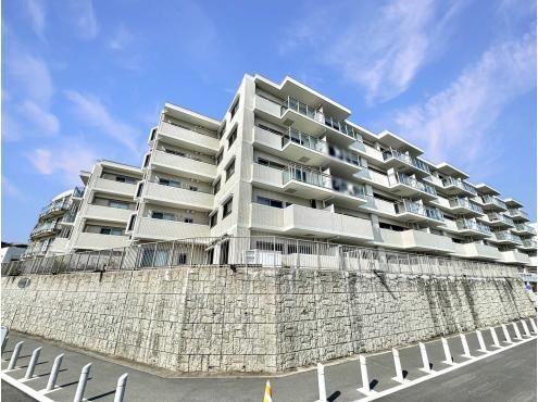 View Lounge 2LDK+S Apartment in Isshiki - Photo 1