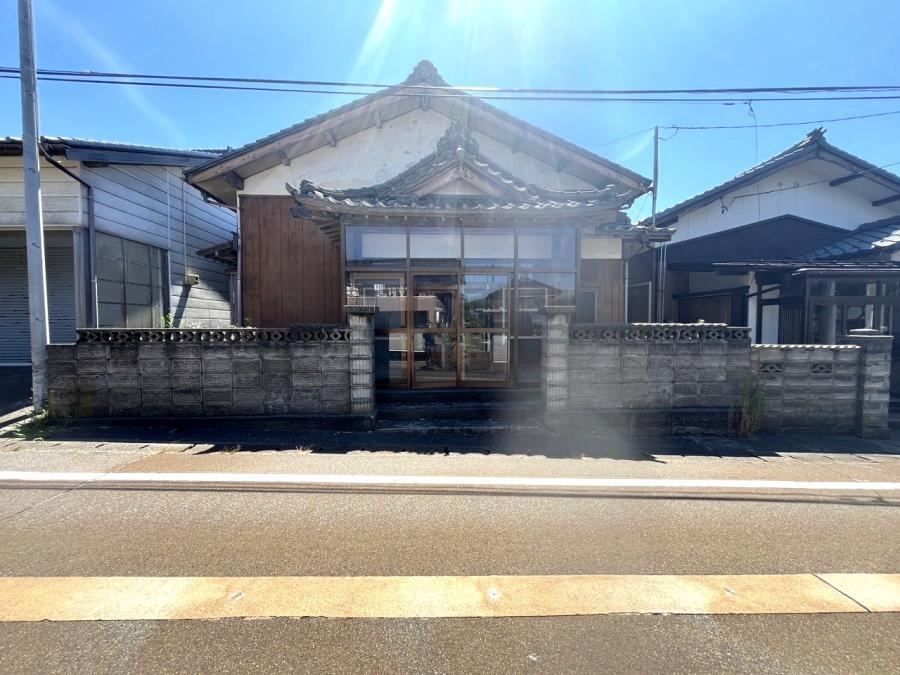 Renovation Opportunity: One-Story House in Muramatsuhama - Photo 1