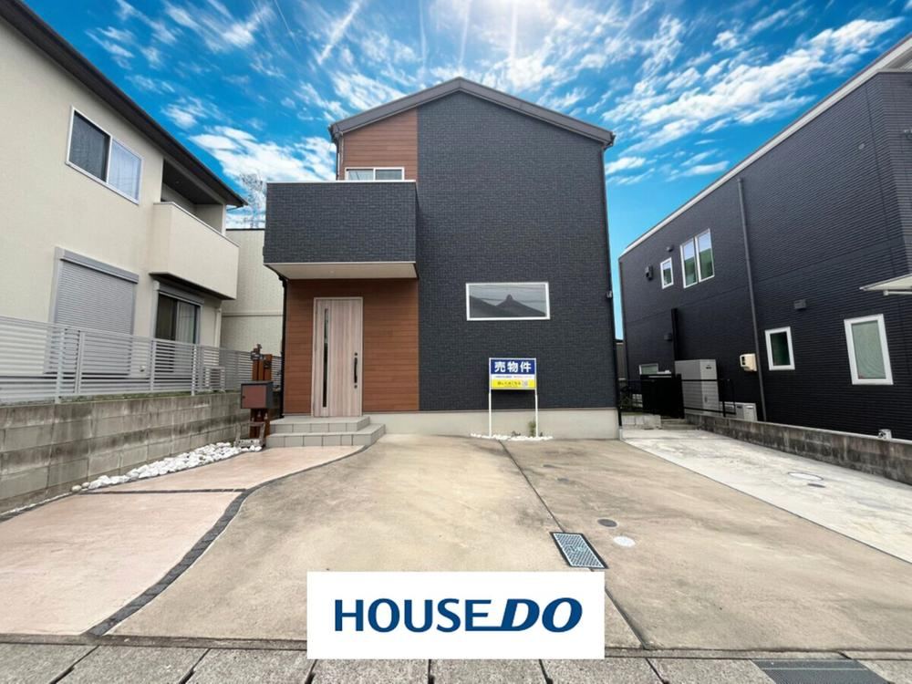 Custom Home with Solar Power in Handa - Photo 1