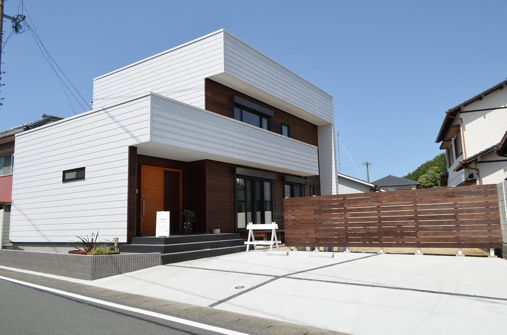 Brand New 3LDK Home with Solar Power in Shin-kai - Photo 1