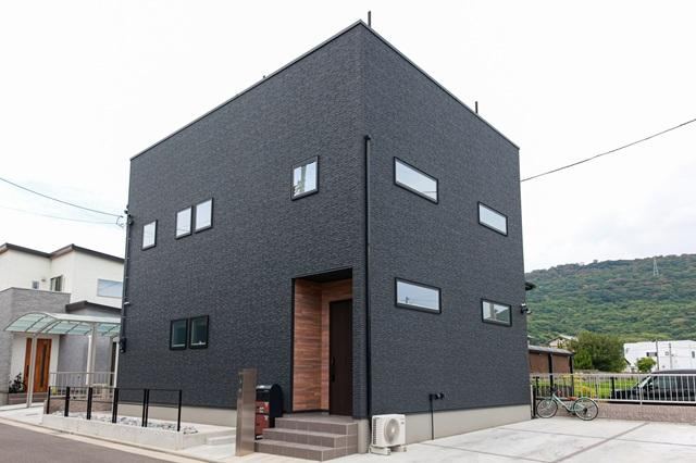 Modern 3LDK House with Rooftop in Takamatsu - Photo 1