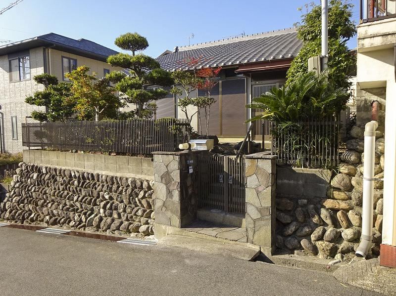 Recently Renovated 2LDK+S House in Ikaruga - Photo 1