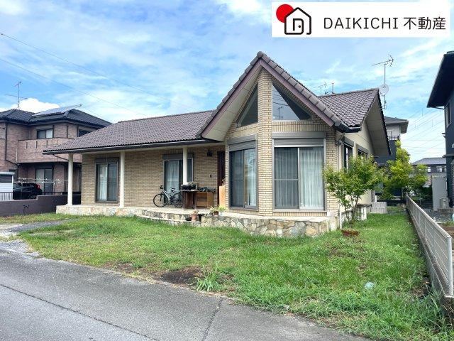 Spacious 3LDK Bungalow with All-Electric Features - Photo 1