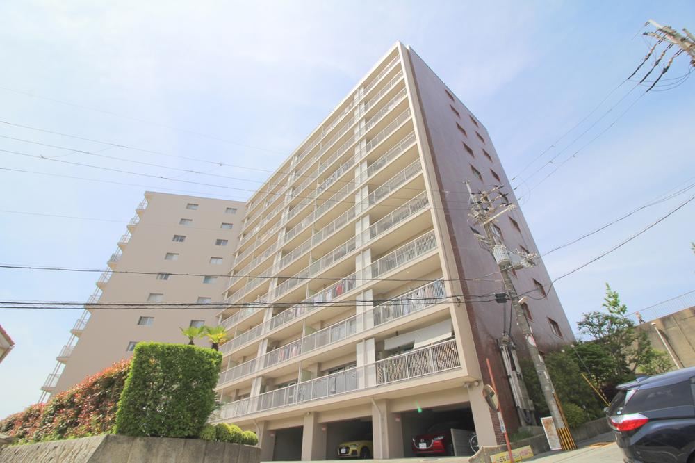 2LDK apartment in Toyonaka, Osaka - Photo 1