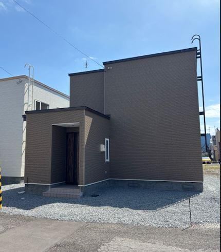 Stylish 4LDK House in Asahikawa with Walk-in Closet - Photo 1