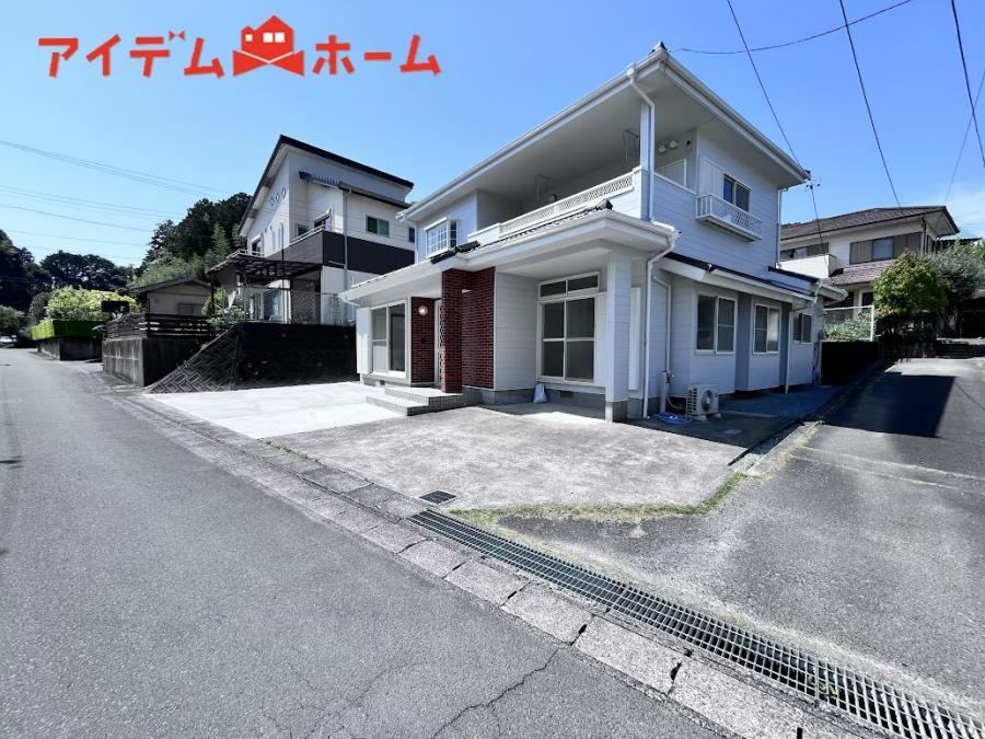 Spacious 4LDK+S House with Ample Storage in Fukuroi - Photo 1