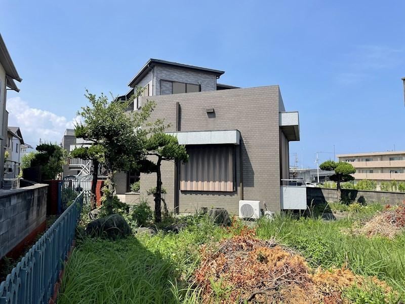 Spacious 9LDK House Ideal for Large Families in Shikokuchuo - Photo 1