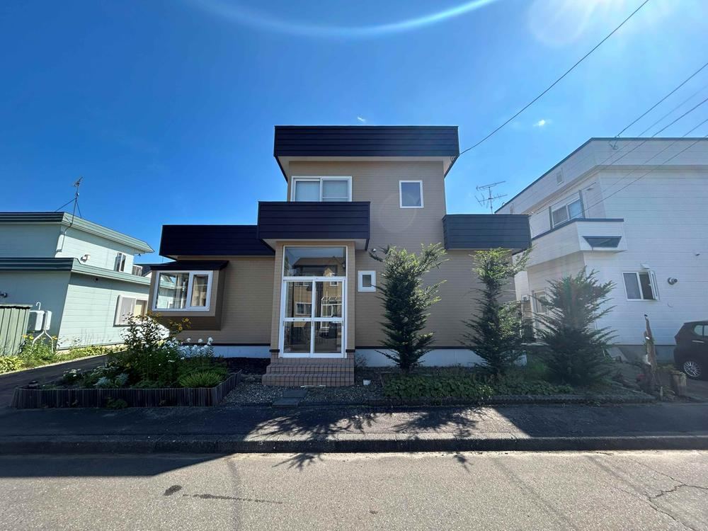 Charming 4LDK House with Garden in Chitose - Photo 1