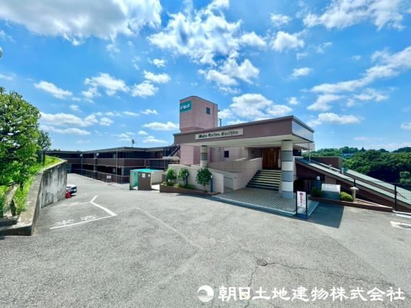 Bright 2LDK Apartment Near Kurihira Station - Photo 1
