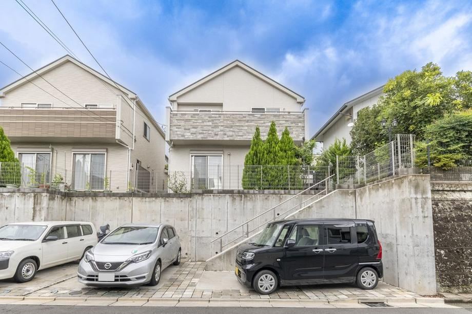 Modern 4LDK House with Soundproof Room in Kawasaki - Photo 1