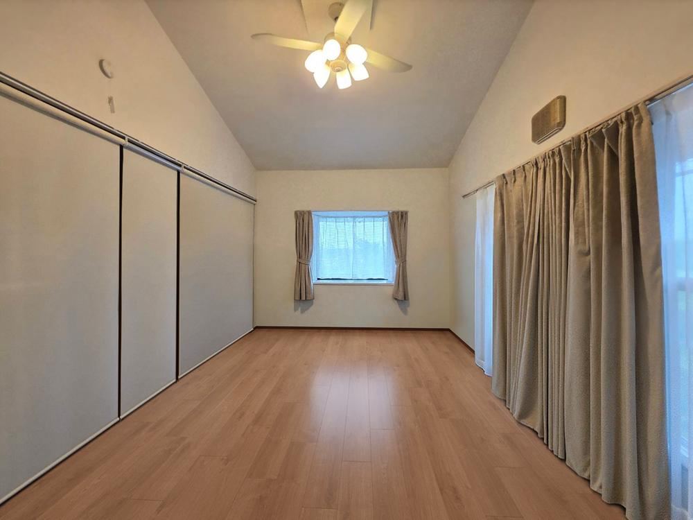 Scenic Corner Unit with Great Views in Tama - Photo 1