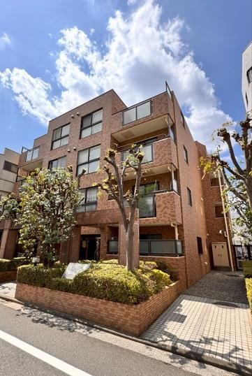 Quiet 2LDK Apartment in Musashino - Photo 1