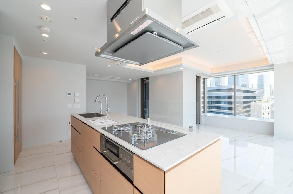 2LDK apartment in Minato Ward, Tokyo - Photo 1