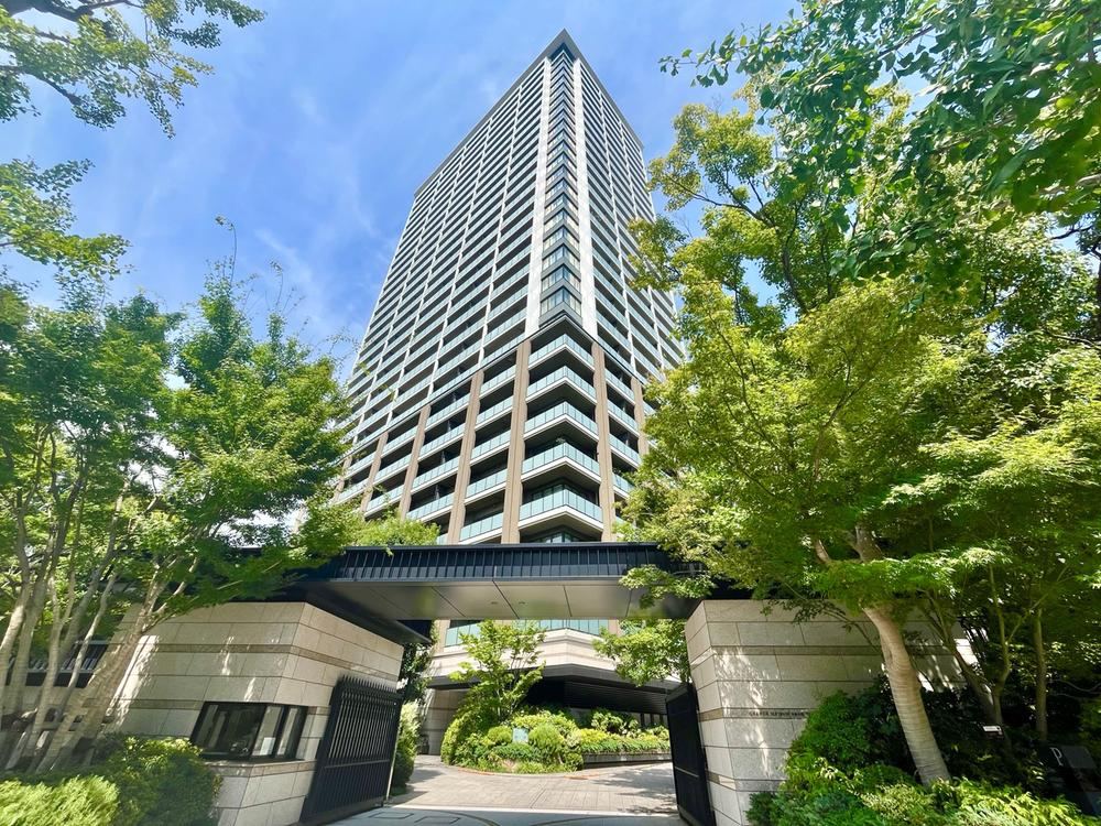 3LDK apartment in Minato Ward, Tokyo - Photo 1