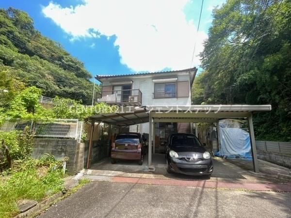 Spacious 4LDK House with Ample Parking - Photo 1