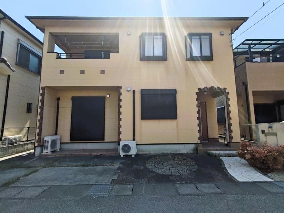Stylish 4LDK+S Detached Home Near Yoshiminosato Station - Photo 1
