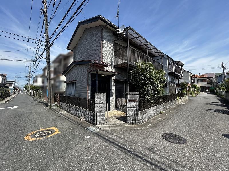 Spacious 5K Home on a Southeast Corner Lot - Photo 1