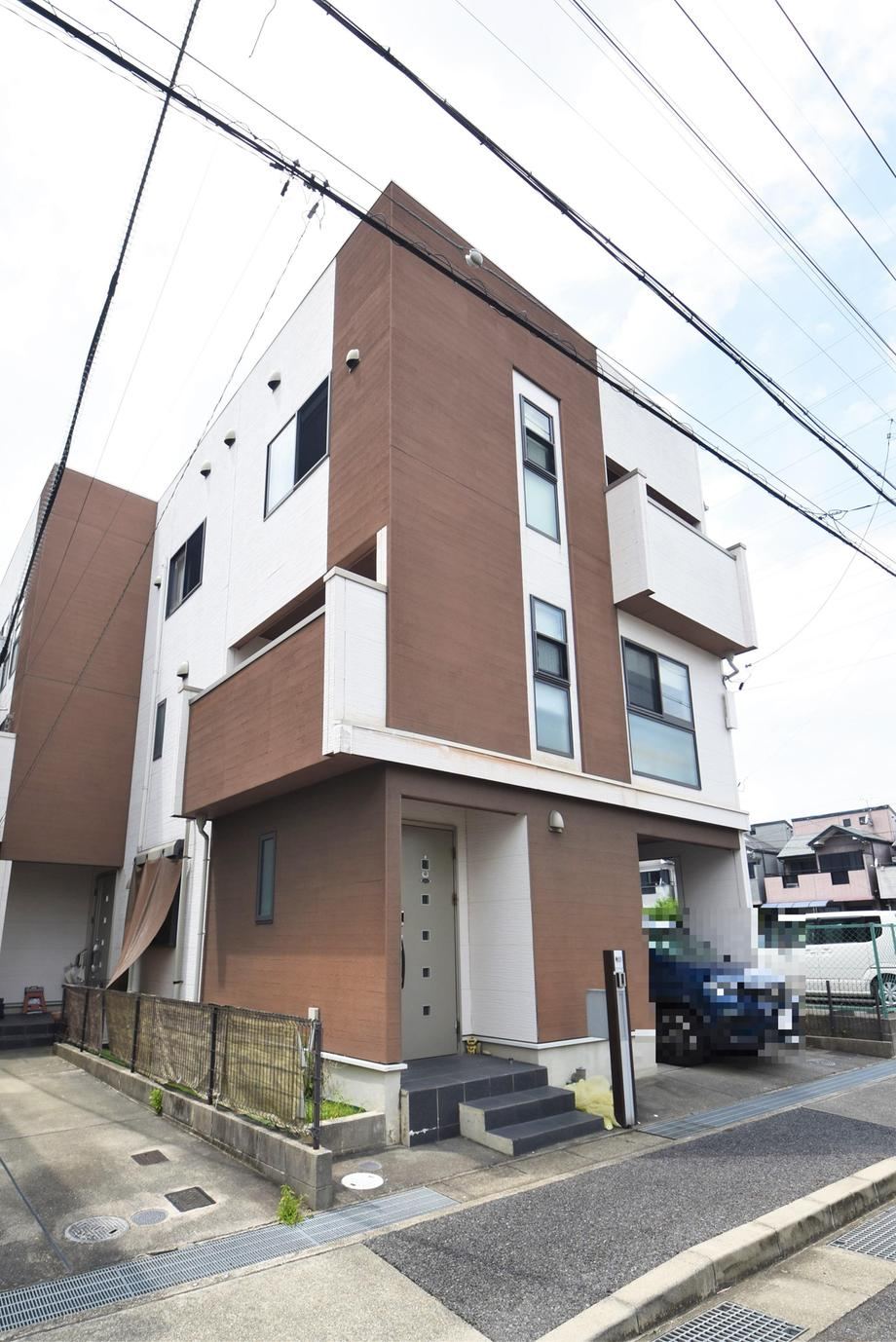 Inner Garage House in Nagoya - Photo 1