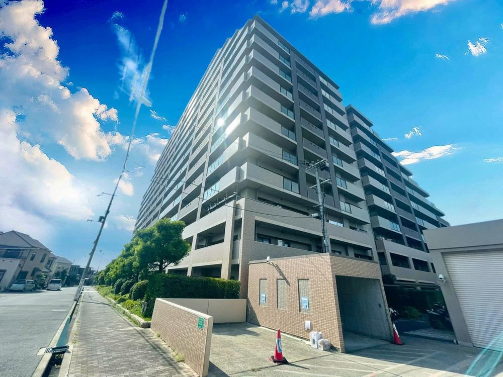 4LDK apartment in Hirakata, Osaka - Photo 1