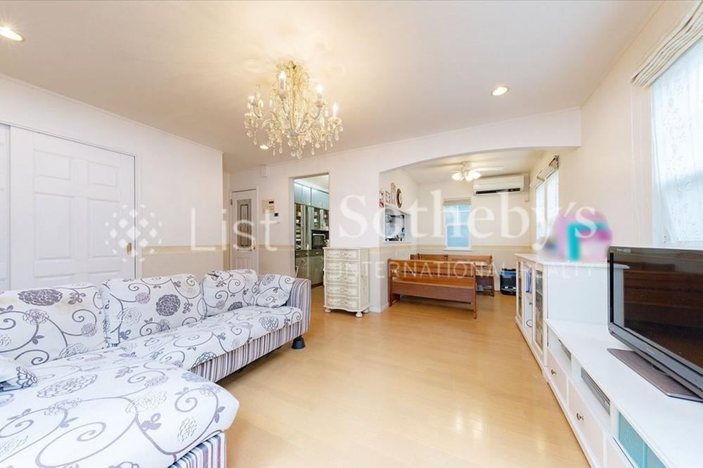 Spacious 4LDK House with Scenic Views - Photo 1