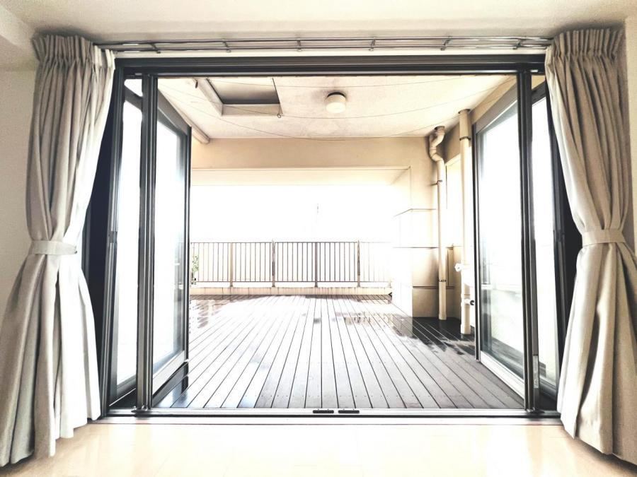 Spacious 3LDK Riverside Apartment in Hiratsuka - Photo 1