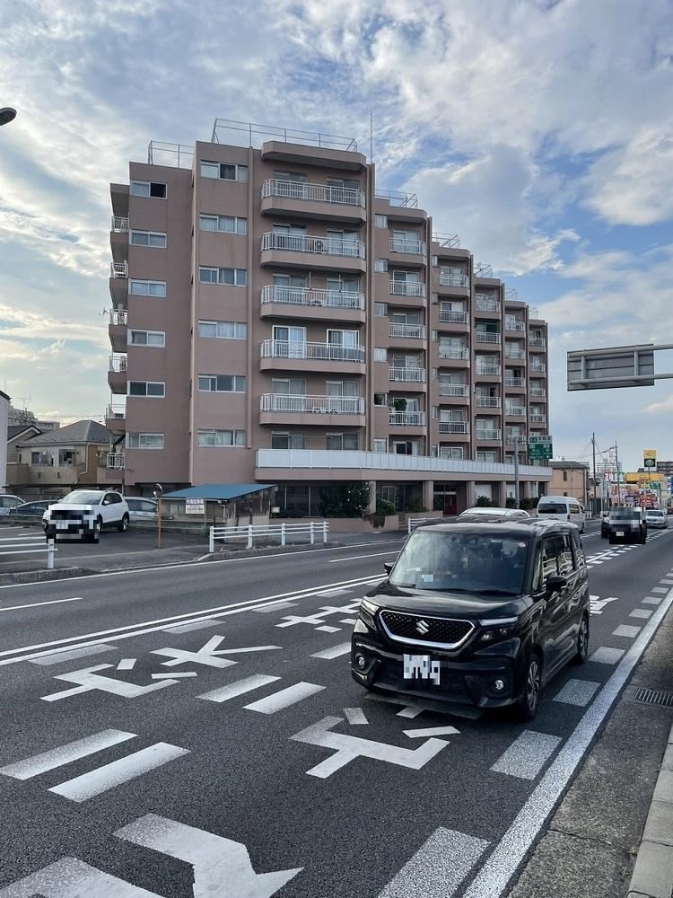 Renovated 4DK Apartment with Soundproof Room in Matsudo - Photo 1