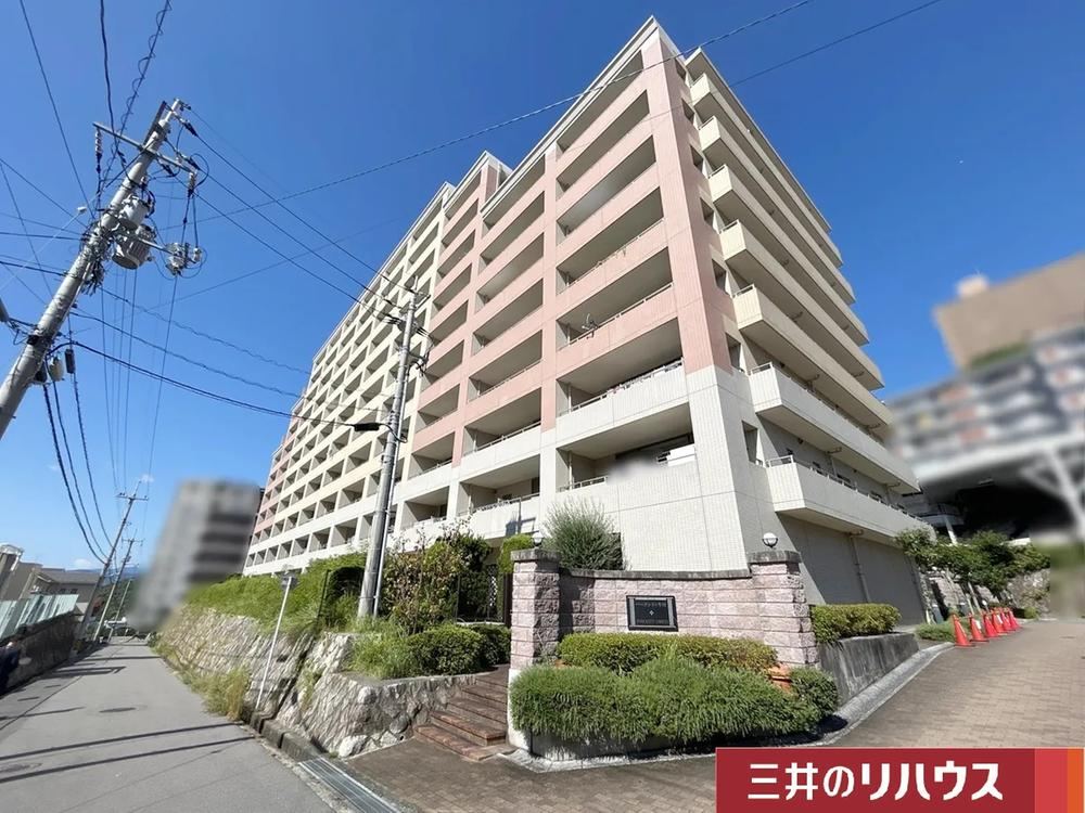 4LDK apartment in Higashi Ward, Hiroshima - Photo 1