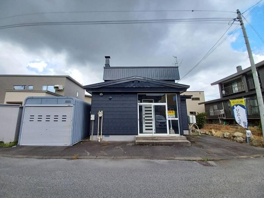 Renovated 3LDK House in Nagayama Area - Photo 1