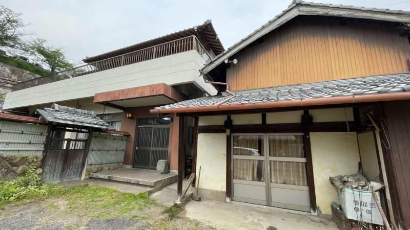 Spacious 8LDK Home with Garden in Kinashi - Photo 1