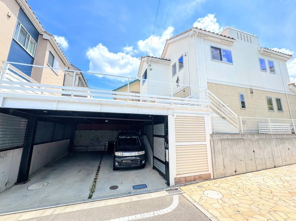 Spacious Home with 59-Tsubo Lot Near GION Stadium - Photo 1