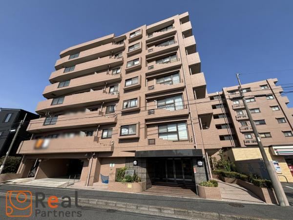 Beautifully Renovated 3LDK Apartment - Photo 1