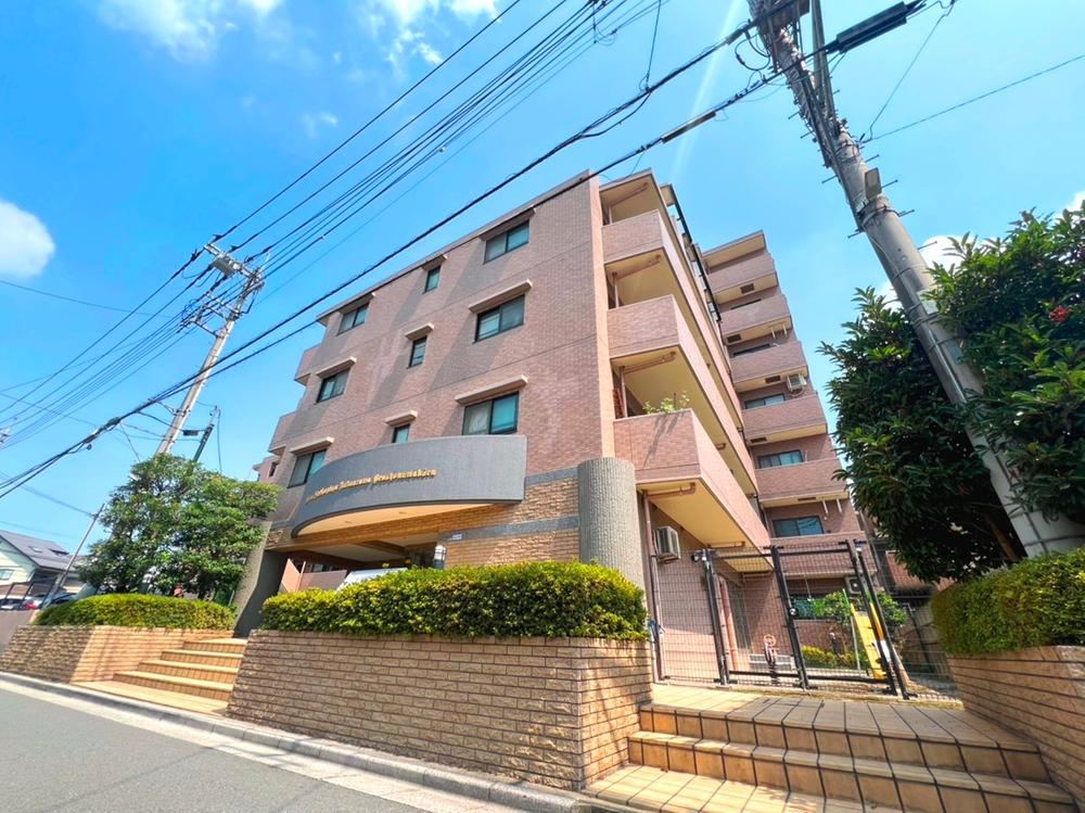 Fully Renovated 2LDK+S Apartment Near Nakaurawa Station - Photo 1