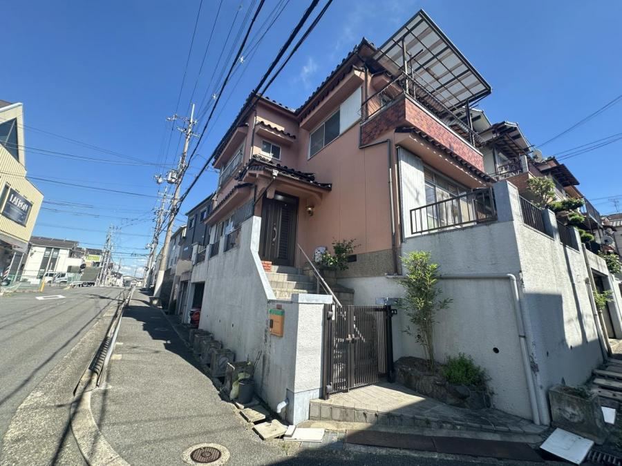 Charming 5DK Home in Hirakata City - Photo 1