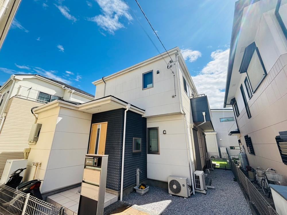 Eco-Friendly 4LDK House with Solar Power - Photo 1