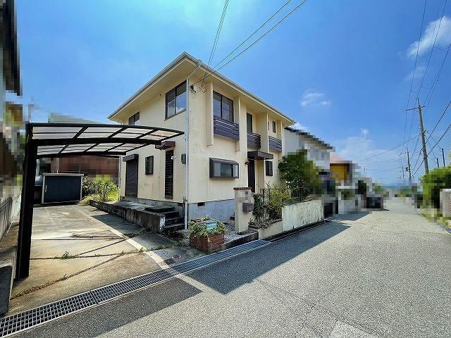 Generous 4LDK House with Garden in Oguradai - Photo 1