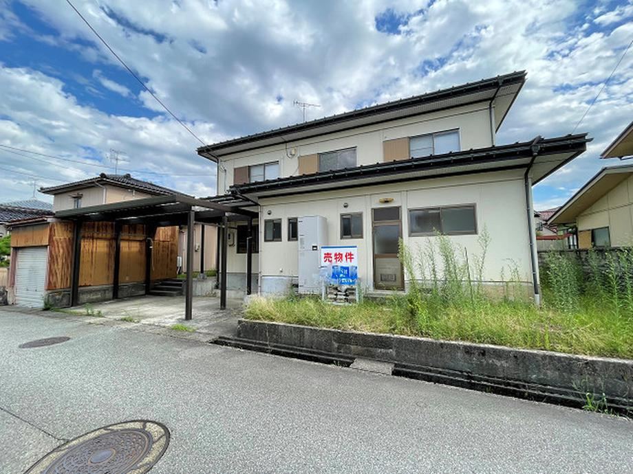 5LDK House with Carport and Sunroom in Toyama - Photo 1