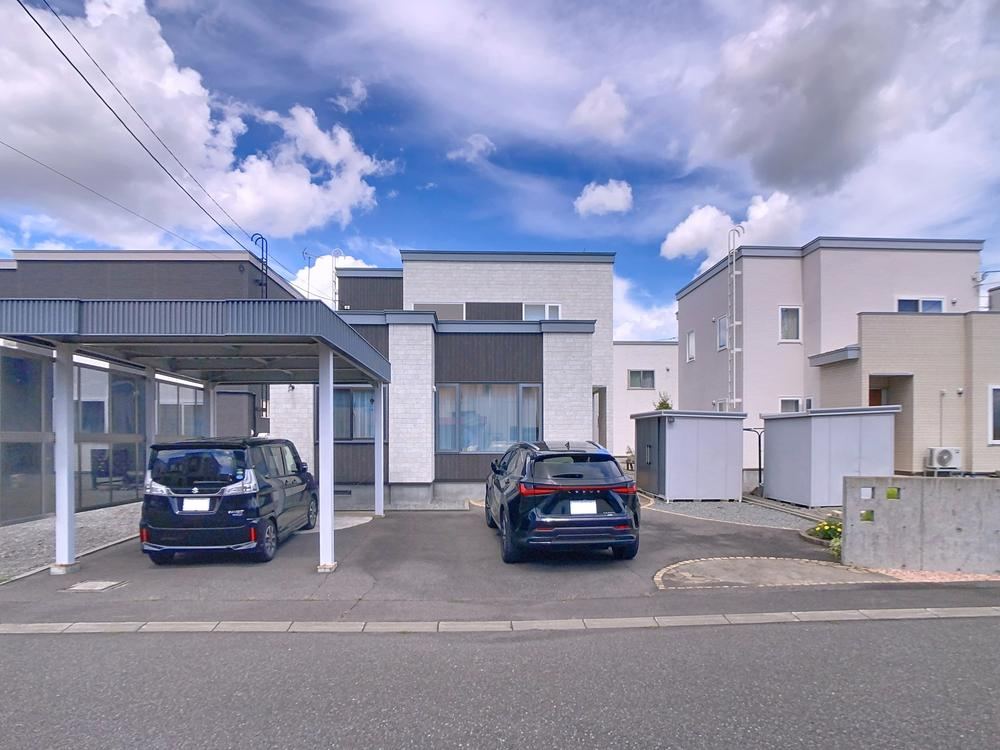 Beautiful Custom-Built Home in Higashi-Dai, Asahikawa - Photo 1