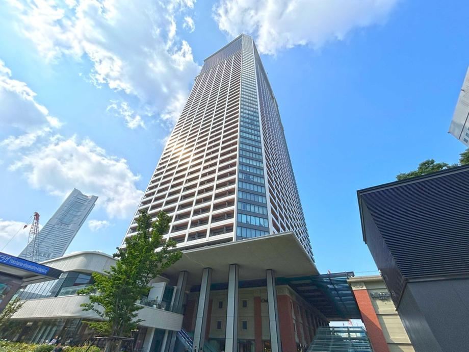 Landmark Tower Residence in Yokohama - Photo 1