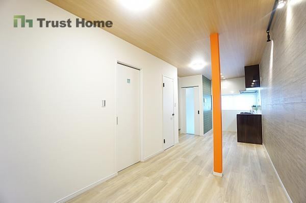 2LDK Renovated House in Yodogawa, Osaka - Photo 1