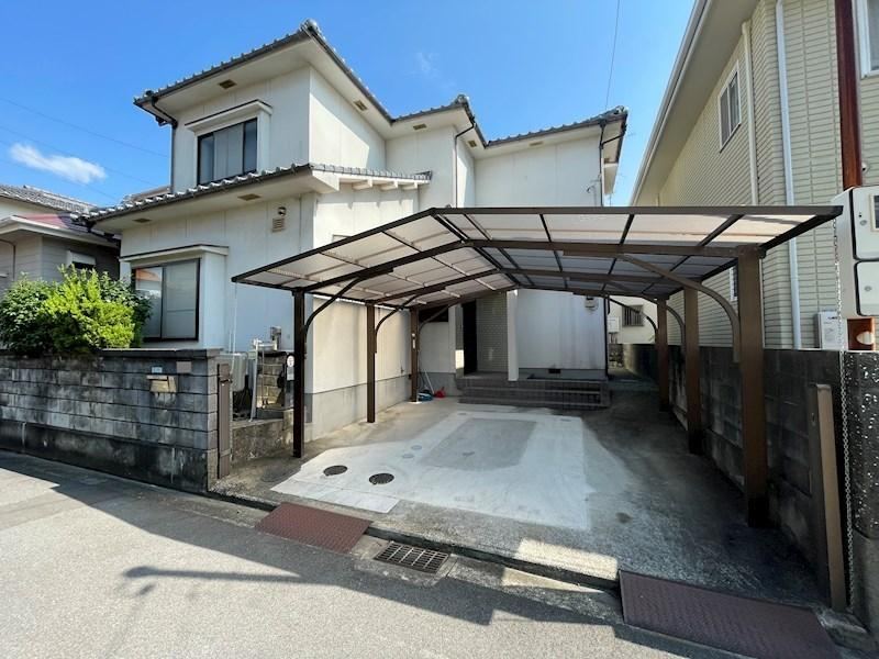 Spacious 6LDK House with Renovated Features - Photo 1