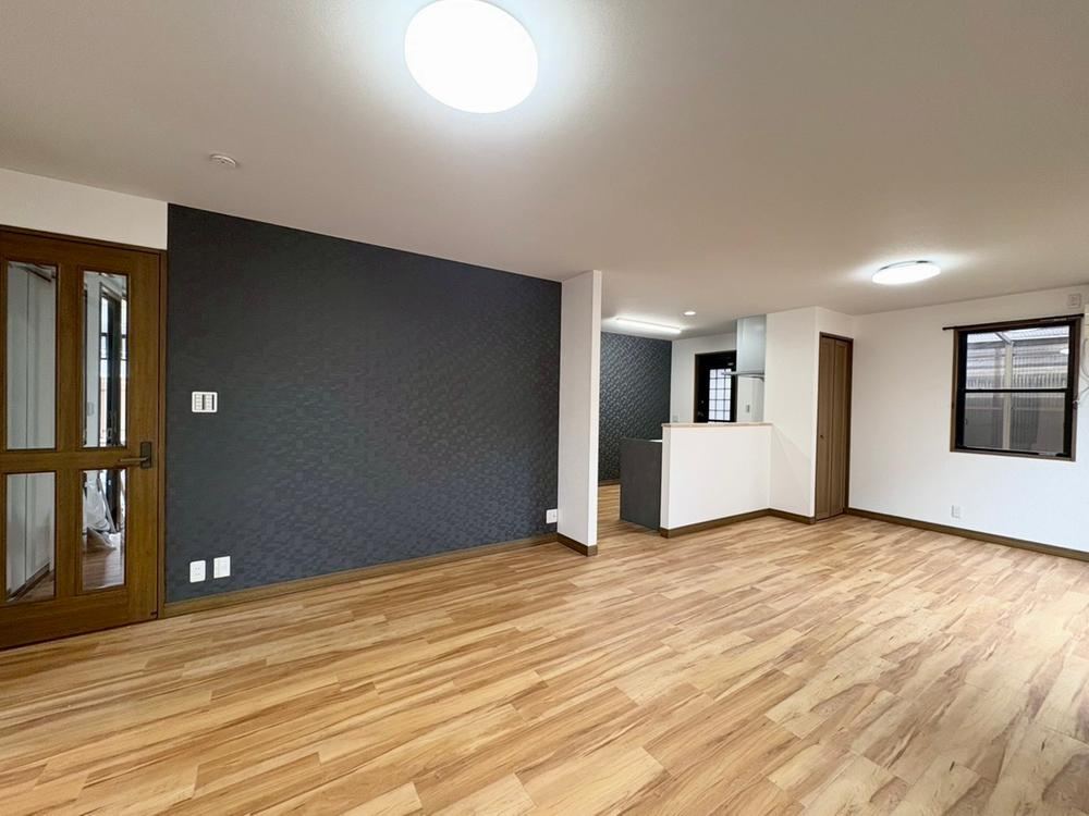 Spacious 4LDK+S Home with Scenic Views in Ube City - Photo 1