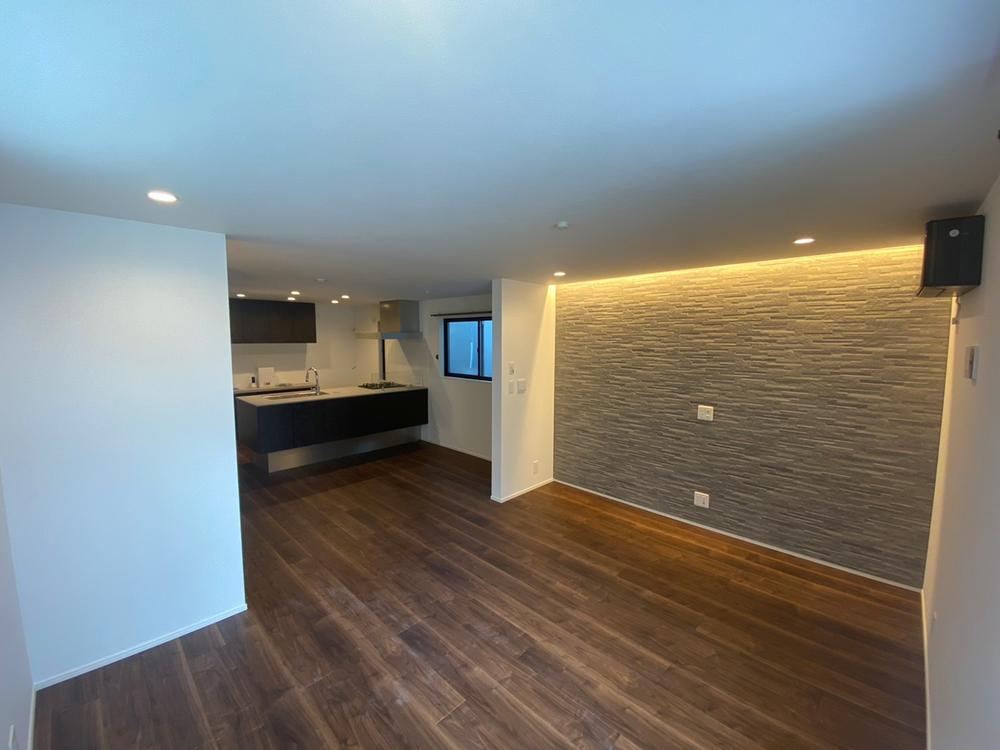 Modern 2LDK+S House in Popular Akabane Area - Photo 1