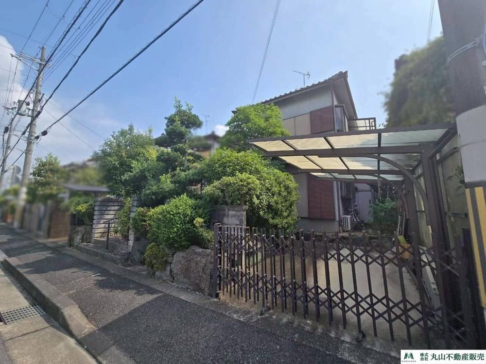 Spacious 5DK House with Dual Balconies - Photo 1