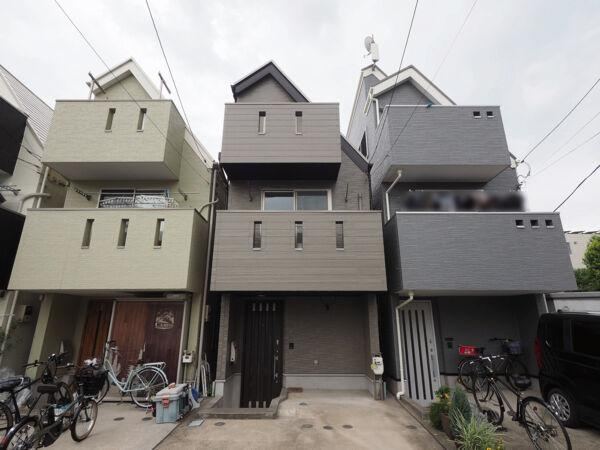 Well-Equipped Home with Ample Storage - Photo 1