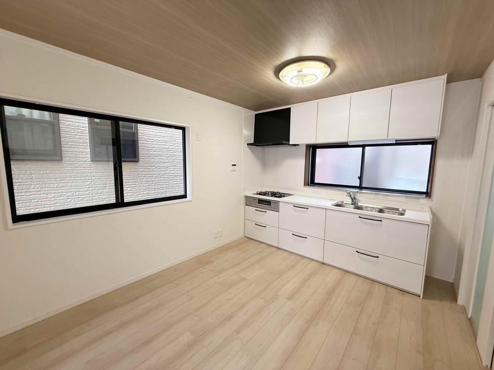 3LDK House with Full Renovation Coming Soon in Takatsuki - Photo 1