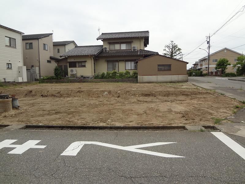 181 m² land in Kanazawa, Ishikawa - Photo 1
