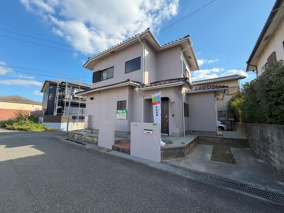 4LDK House with Ample Parking Near Schools - Photo 1